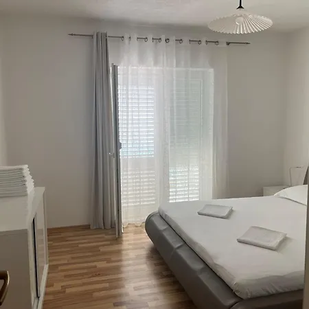 דירה Davor